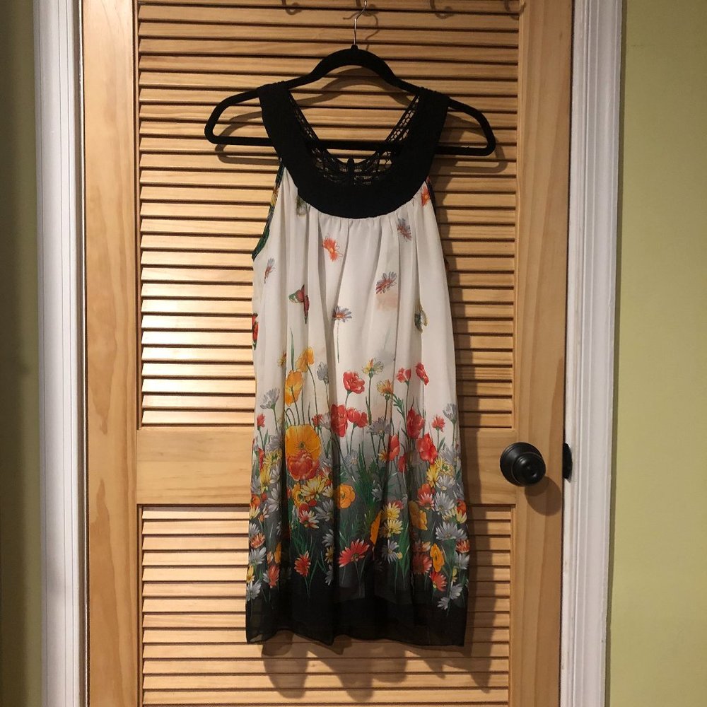 Forever 21 flowery dress w/ lace butterfly back